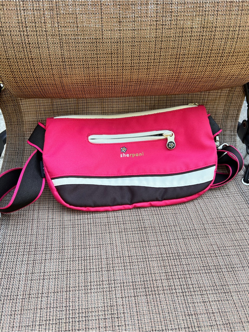 Sherpani Pink and Black Everyday Crossbody